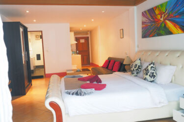Penthouse Apartment Suite at Aquarius Guesthouse, Patong, Phuket